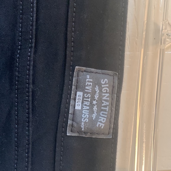 Signature by Levi Strauss & Co.Gold Label Women's Totally Shaping Straight Jeans - Picture 3 of 9